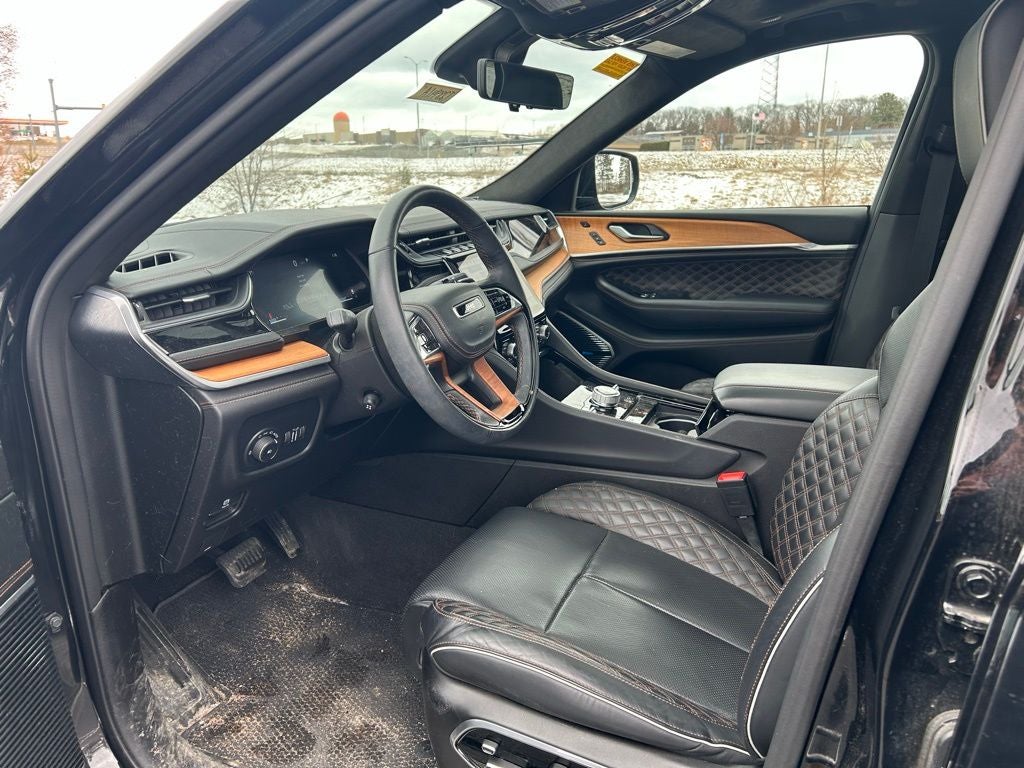 2022 Jeep Grand Cherokee Summit Reserve W/Advanced ProTech and Luxury Tech Group