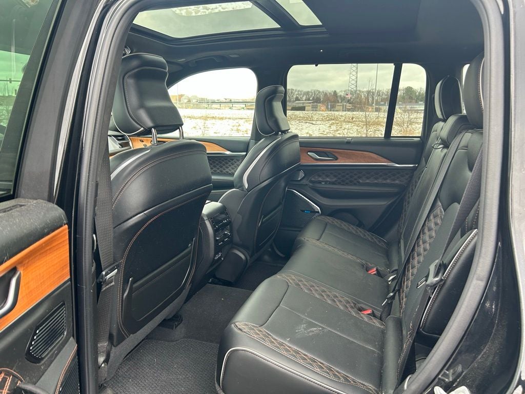 2022 Jeep Grand Cherokee Summit Reserve W/Advanced ProTech and Luxury Tech Group