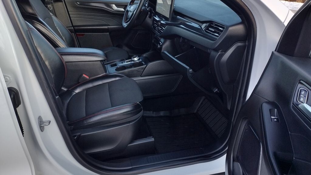 2023 Ford Escape ST-Line W/Cold Weather Package