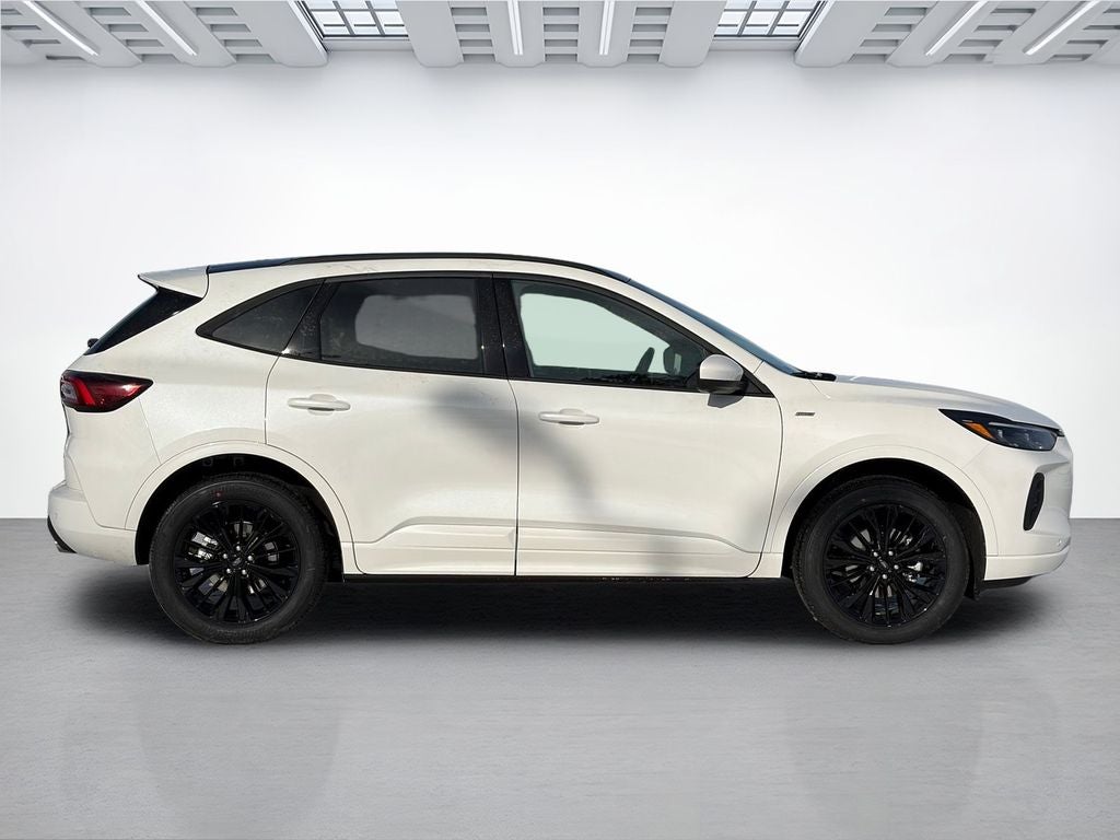 2026 Ford Escape ST-Line Elite