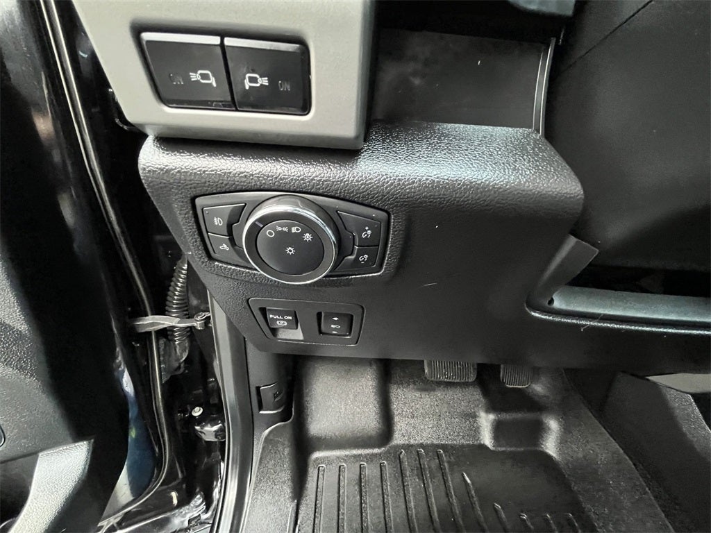 2020 Ford F-150 Lariat 502A BLACK APPEARANCE PACKAGE